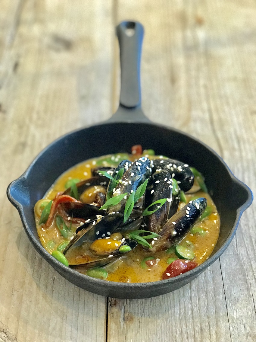 Mejillones de roca al curry rojo