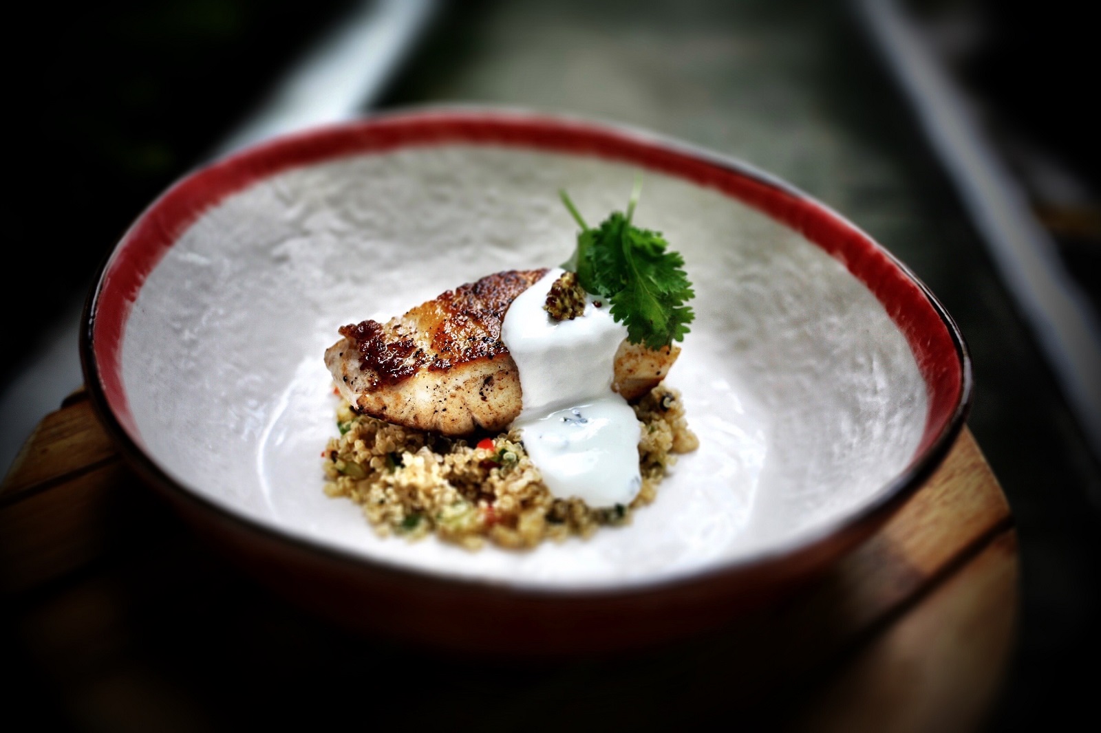 Cous-cous de mero negro perfumado en salsa macha, tzatziki MexiTerráneo y queso Manouri